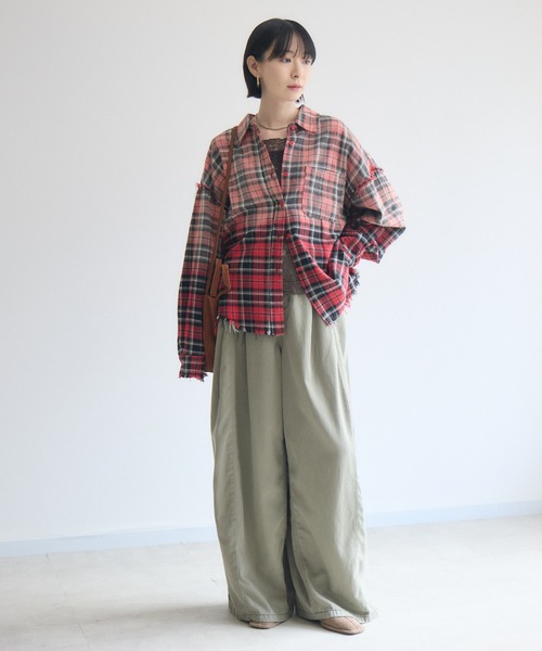 Paradise Picnic(パラダイスピクニック)の「TRANOI. カーブカラーデニムパンツ(デニムパンツ・レディース・カーキ/ブルー・SMALL/MEDIUM)」の3枚目の写真
