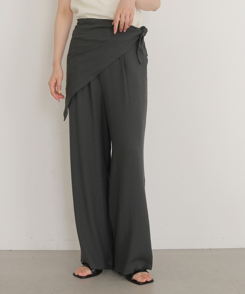 cheriella(シェリエラ)の「【cheriella】スカーフ付きレイヤードスラックス SCARF LAYERED SLACKS(スラックス・レディース・チャコールグレー/ベージュ・FREE)」の2枚目の写真