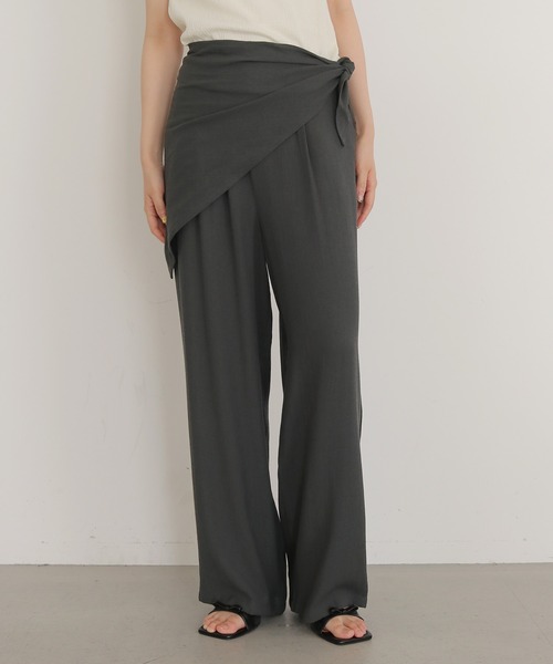 cheriella(シェリエラ)の「【cheriella】スカーフ付きレイヤードスラックス SCARF LAYERED SLACKS(スラックス・レディース・チャコールグレー/ベージュ・FREE)」の3枚目の写真