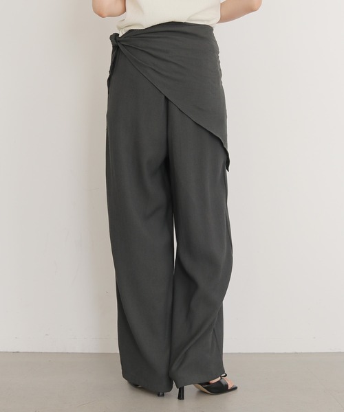 cheriella(シェリエラ)の「【cheriella】スカーフ付きレイヤードスラックス SCARF LAYERED SLACKS(スラックス・レディース・チャコールグレー/ベージュ・FREE)」の4枚目の写真