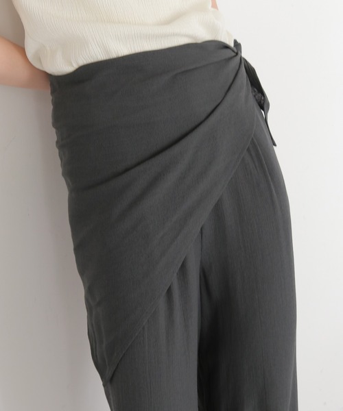 cheriella(シェリエラ)の「【cheriella】スカーフ付きレイヤードスラックス SCARF LAYERED SLACKS(スラックス・レディース・チャコールグレー/ベージュ・FREE)」の6枚目の写真
