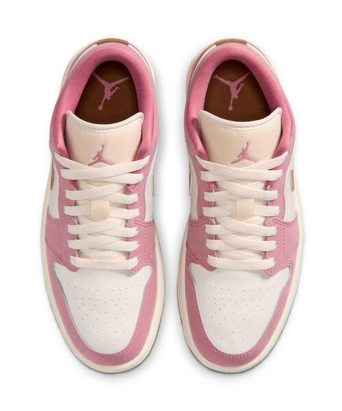JORDAN BRAND(ジョーダンブランド)の「エア ジョーダン 1 LOW ウィメンズシューズ / Air Jordan 1 Low Women's Shoes DC0774-609 Desert Berry(スニーカー・レディース・ピンク系その他2・24.5/23/22.5/25/23.5/24/26/25.5/22)」の4枚目の写真