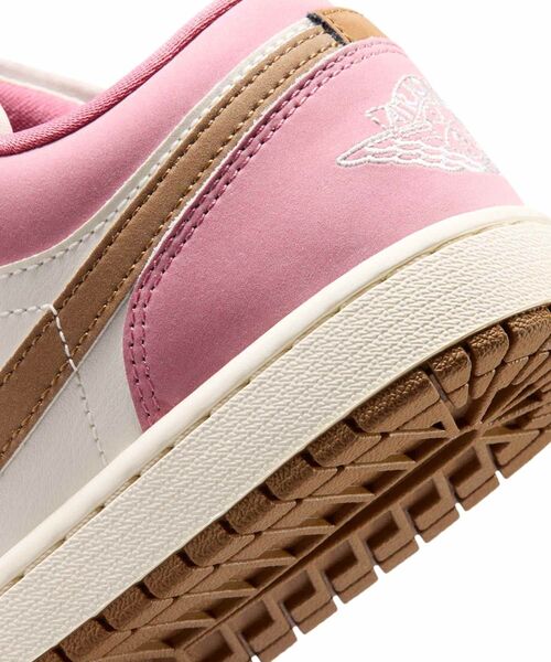 JORDAN BRAND(ジョーダンブランド)の「エア ジョーダン 1 LOW ウィメンズシューズ / Air Jordan 1 Low Women's Shoes DC0774-609 Desert Berry(スニーカー・レディース・ピンク系その他2・24.5/23/22.5/25/23.5/24/26/25.5/22)」の8枚目の写真