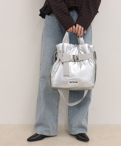 fredy emue（フレディエミュ）の「【OUTDOOR PRODUCTS】ナイロン2wayベルトトートバッグS（トートバッグ・レディース・ブラウン/シルバー/ブラック・FREE）」の6枚目の写真