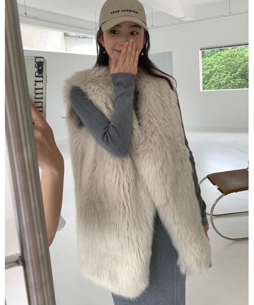 BIRTHDAY BASH(バースデイバッシュ)の「VEGAN FUR GILET IVORY(ヴィーガンファージレ)(その他アウター・レディース・アイボリー・FREE)」の6枚目の写真