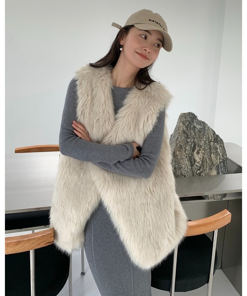 BIRTHDAY BASH(バースデイバッシュ)の「VEGAN FUR GILET IVORY(ヴィーガンファージレ)(その他アウター・レディース・アイボリー・FREE)」の7枚目の写真