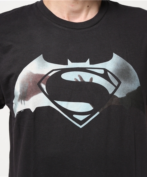 JUNK FOOD（ジャンクフード）の「Batman VS Superman/バットマン/スーパーマン　Tシャツ（Tシャツ/カットソー・メンズ・ブラック・X-SMALL/SMALL/MEDIUM）」の6枚目の写真