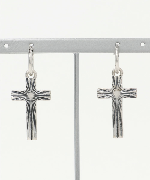 MOUSSY（マウジー）の「CROSS EARRINGS（ピアス（両耳用）・レディース・ゴールド/シルバー・FREE）」の2枚目の写真