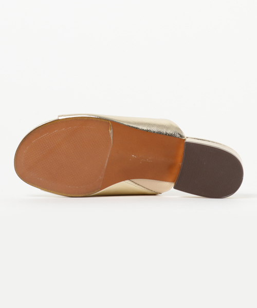 CHARLES & KEITH(チャールズ & キース)の「ローヒールミュール / LOW HEEL MULES(サンダル・レディース・ブラック/ライトブラウン/オレンジ/ゴールド・24cm/22.5cm/23.5cm/24.5cm/22cm/23cm)」の6枚目の写真