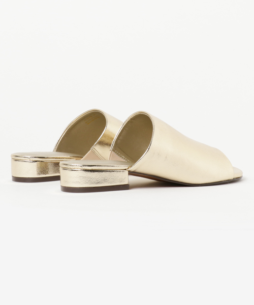 CHARLES & KEITH(チャールズ & キース)の「ローヒールミュール / LOW HEEL MULES(サンダル・レディース・ブラック/ライトブラウン/オレンジ/ゴールド・24cm/22.5cm/23.5cm/24.5cm/22cm/23cm)」の7枚目の写真