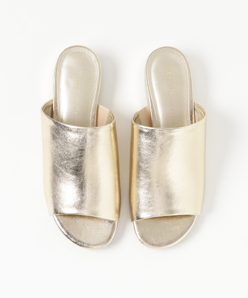 CHARLES & KEITH(チャールズ & キース)の「ローヒールミュール / LOW HEEL MULES(サンダル・レディース・ブラック/ライトブラウン/オレンジ/ゴールド・24cm/22.5cm/23.5cm/24.5cm/22cm/23cm)」の8枚目の写真