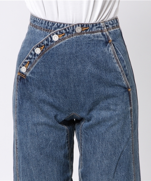 MOUSSY（マウジー）の「FRONT BUTTON WIDE DENIM（デニムパンツ・レディース・ブルー・23inch/24inch/25inch/26inch）」の5枚目の写真