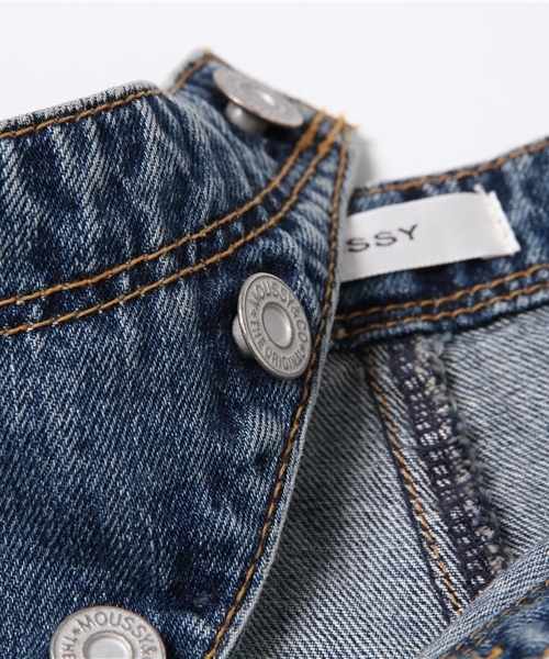 MOUSSY（マウジー）の「FRONT BUTTON WIDE DENIM（デニムパンツ・レディース・ブルー・23inch/24inch/25inch/26inch）」の12枚目の写真