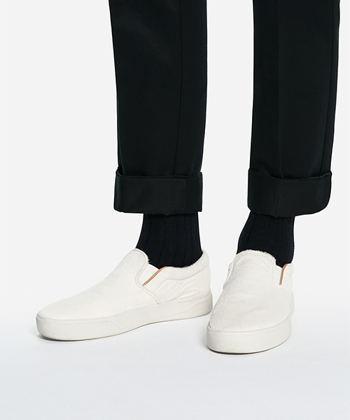 Saturdays NYC（サタデーズ ニューヨークシティ ）の「Vass Cowhide Sneaker（スリッポン・メンズ・オフホワイト/ブラック・29.0cm/28.0cm/25.0cm/27.0cm/26.0cm）」の5枚目の写真