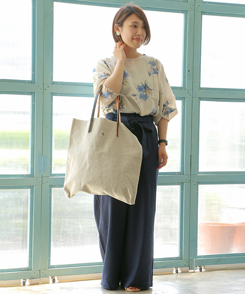 LBC（エルビーシー）の「花柄プリントブラウス（シャツ/ブラウス・レディース・イエロー/ブルー・M/L）」の7枚目の写真