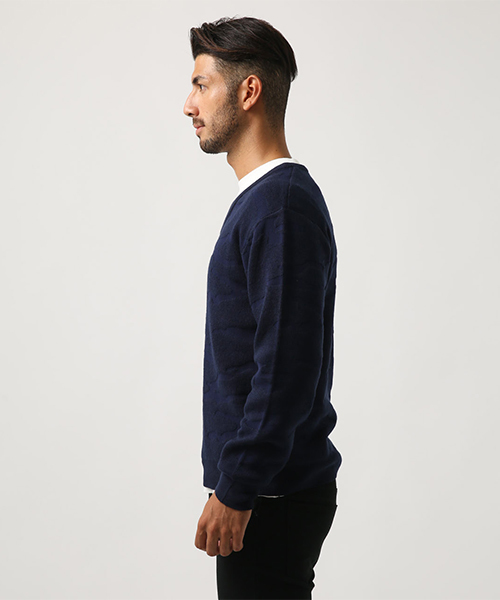 AZUL by moussy(アズールバイマウジー)の「ジャガードカモVネックプルオーバー(ニット/セーター・メンズ・ホワイト/ブラック/ネイビー/ボルドー・SMALL/MEDIUM/LARGE/X-LARGE/X-SMALL)」の19枚目の写真