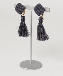 earth music&ecology（アースミュージックアンドエコロジー）の「・チェック&タッセルイヤリング＊（イヤリング・レディース）」