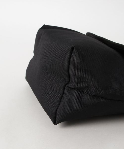 BEN DAVIS ORIGINALS(ベンデイビスオリジナルス)の「BENDAVIS MINI MESSENGER BAG(メッセンジャーバッグ・メンズ・ブラック×ブラック/ブラック×レッド・FREE)」の5枚目の写真