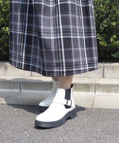 byあしながおじさん(バイアシナガオジサン)の「〈byあしながおじさん〉サイドゴアブーツ(ブーツ・レディース・ホワイト/ブラック/ワインレッド・LL/S/M/L)」の2枚目の写真