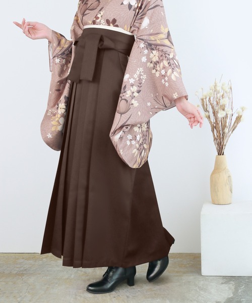 KYOETSU（キョウエツ）の「レディース無地袴（着物・レディース・ネイビー/ローズ/ダークブラウン/ライトグリーン/オレンジ/エンジ/マジェンタ/ダークパープル/ダークグリーン/ブラック/グリーン/ピンク/サックスブルー/イエロー/ターコイズブルー/パープル/スモーキーグリーン系/アイボリー/スモークピンク/グレイッシュベージュ/ブラウン/ライトブルーグレー・LL/L/S/M/3L）」の4枚目の写真