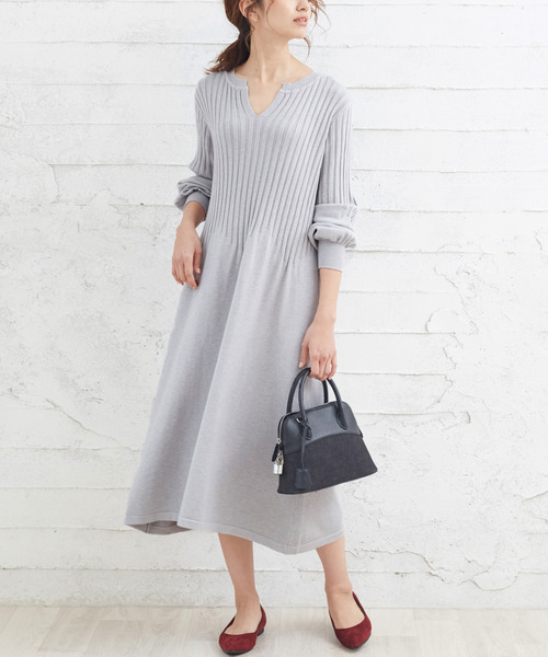 Girly Doll（ガーリードール）の「Vネックボリューム袖 ニットワンピース（ワンピース・レディース・ブラック/ベージュ/グレー・FREE）」の2枚目の写真