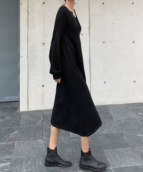 Girly Doll（ガーリードール）の「Vネックボリューム袖 ニットワンピース（ワンピース・レディース・ブラック/ベージュ/グレー・FREE）」の4枚目の写真