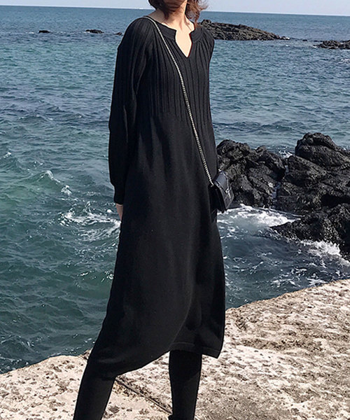 Girly Doll（ガーリードール）の「Vネックボリューム袖 ニットワンピース（ワンピース・レディース・ブラック/ベージュ/グレー・FREE）」の5枚目の写真