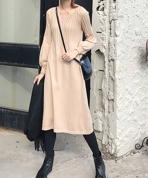 Girly Doll（ガーリードール）の「Vネックボリューム袖 ニットワンピース（ワンピース・レディース・ブラック/ベージュ/グレー・FREE）」の7枚目の写真