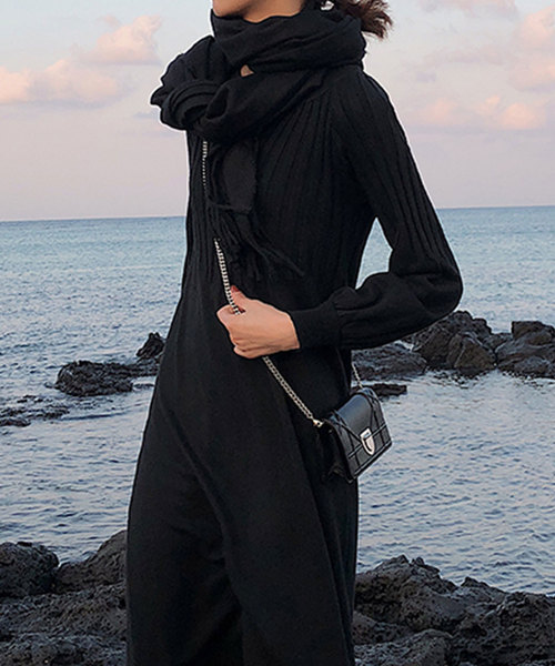 Girly Doll（ガーリードール）の「Vネックボリューム袖 ニットワンピース（ワンピース・レディース・ブラック/ベージュ/グレー・FREE）」の8枚目の写真