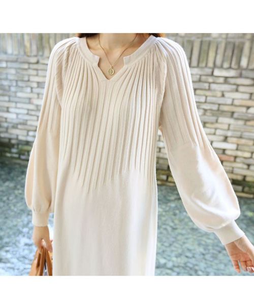 Girly Doll（ガーリードール）の「Vネックボリューム袖 ニットワンピース（ワンピース・レディース・ブラック/ベージュ/グレー・FREE）」の12枚目の写真