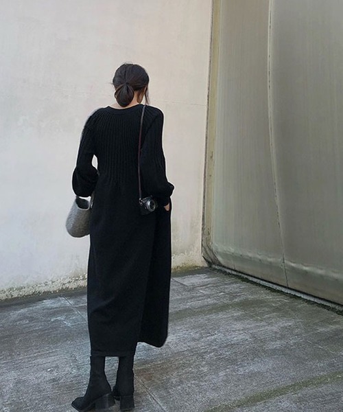 Girly Doll（ガーリードール）の「Vネックボリューム袖 ニットワンピース（ワンピース・レディース・ブラック/ベージュ/グレー・FREE）」の19枚目の写真