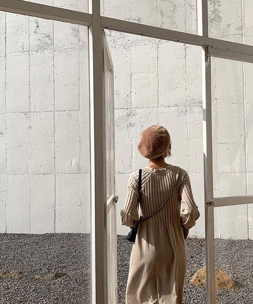 Girly Doll（ガーリードール）の「Vネックボリューム袖 ニットワンピース（ワンピース・レディース・ブラック/ベージュ/グレー・FREE）」の17枚目の写真