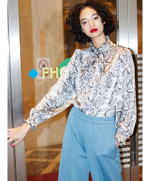 jouetie（ジュエティ）の「スタンドカラーリボンブラウス（シャツ/ブラウス・レディース・ブラック/ブルー/ミント/その他2・MEDIUM）」の4枚目の写真