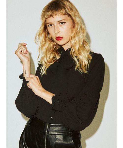 jouetie（ジュエティ）の「スタンドカラーリボンブラウス（シャツ/ブラウス・レディース・ブラック/ブルー/ミント/その他2・MEDIUM）」の2枚目の写真