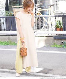 サイドスリットノースリーブワンピース