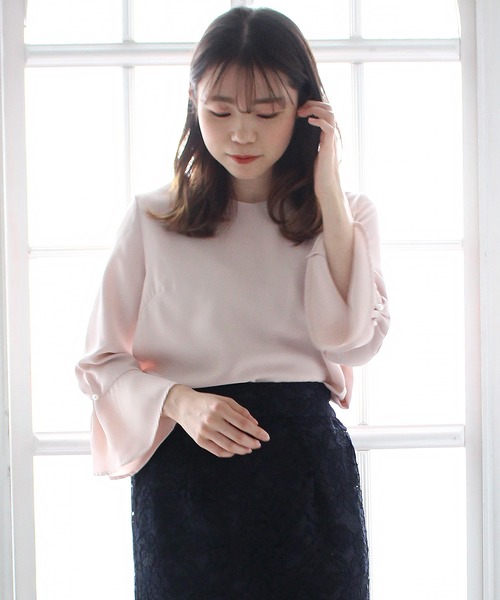 TRUDEA（トルディア）の「パール挟み込み　袖フレアブラウス（シャツ/ブラウス・レディース・ホワイト/モカ/ベージュ/ラベンダー/イエロー/ピンクベージュ・MEDIUM/LARGE/SMALL）」の6枚目の写真