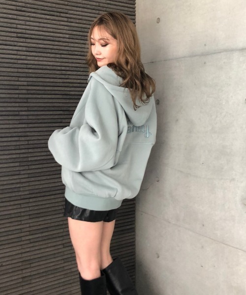 ENVYM(アンビー)の「ラグランビッグPK(パーカー・レディース・ブラック/ベージュ/ブルー・FREE)」の22枚目の写真
