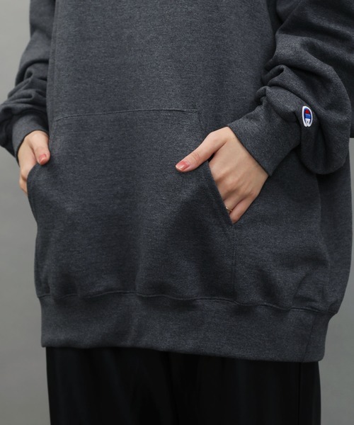 Champion(チャンピオン)の「Champion / チャンピオン スウェット オーバーサイズ プル パーカー / ビッグシルエット / 裏起毛(パーカー・メンズ・マルーン/ロイヤルブルー/ブラック/ホワイト/チャコールグレー/ライトブルー/レッド/オレンジ/グレー/ダークグリーン/ゴールド/ネイビー/パープル/ライトパープル/スカイブルー・M/L/XL/XXL/S/XXX-LARGE)」の17枚目の写真