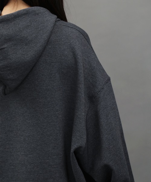 Champion(チャンピオン)の「Champion / チャンピオン スウェット オーバーサイズ プル パーカー / ビッグシルエット / 裏起毛(パーカー・メンズ・マルーン/ロイヤルブルー/ブラック/ホワイト/チャコールグレー/ライトブルー/レッド/オレンジ/グレー/ダークグリーン/ゴールド/ネイビー/パープル/ライトパープル/スカイブルー・M/L/XL/XXL/S/XXX-LARGE)」の20枚目の写真