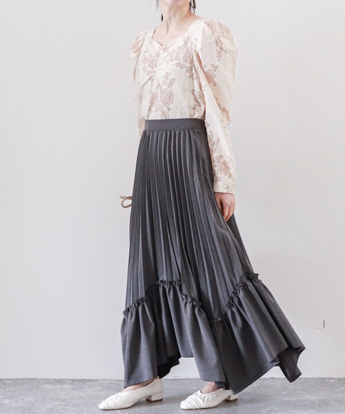 archives（アルシーヴ）の「イレヘムプリーツティアードスカート（スカート・レディース・グレイッシュベージュ/ベージュ/チャコールグレー・MEDIUM）」の4枚目の写真