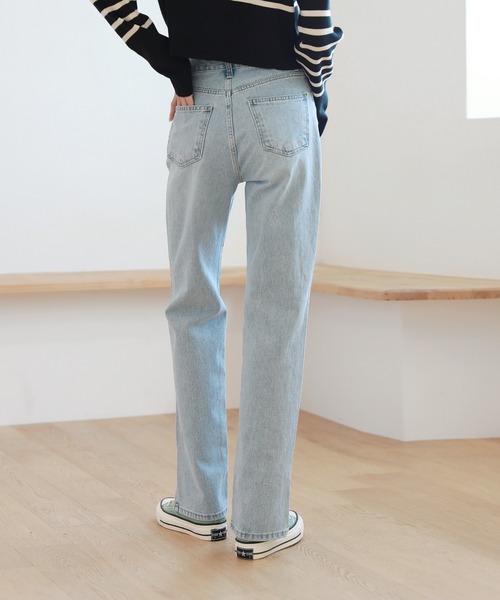 by muni:r（バイ ムニール）の「足が長く見えるシルエットハイウエストロングスリットデニム（デニムパンツ・レディース・ライトブルー/ブラック/ブルー・SMALL/MEDIUM）」の12枚目の写真