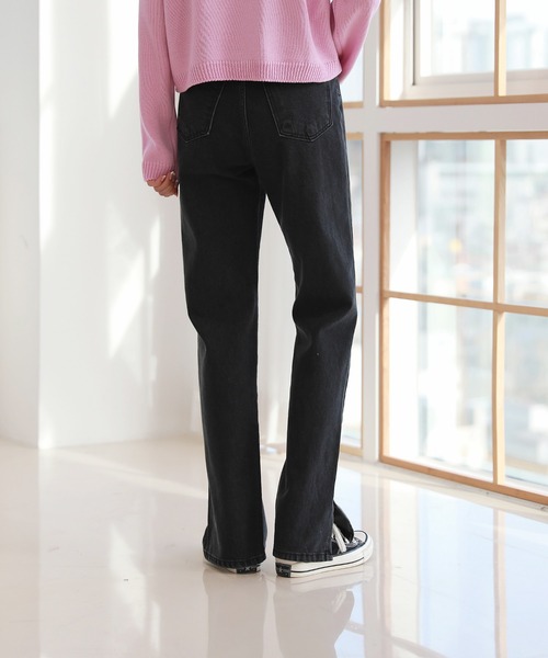 by muni:r（バイ ムニール）の「足が長く見えるシルエットハイウエストロングスリットデニム（デニムパンツ・レディース・ライトブルー/ブラック/ブルー・SMALL/MEDIUM）」の5枚目の写真