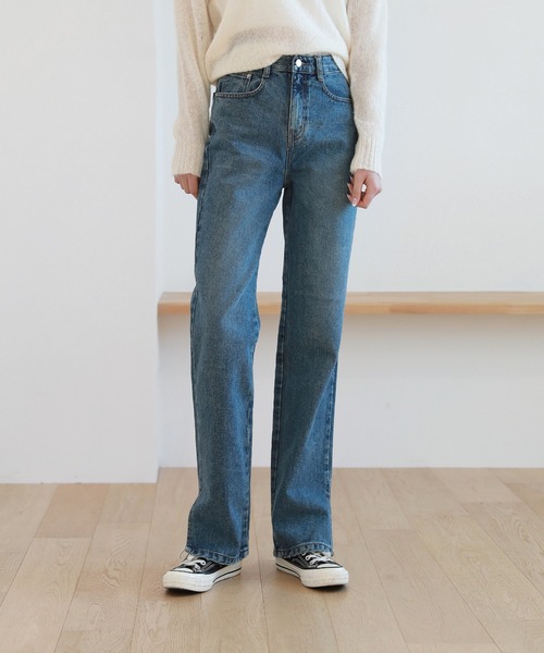 by muni:r（バイ ムニール）の「足が長く見えるシルエットハイウエストロングスリットデニム（デニムパンツ・レディース・ライトブルー/ブラック/ブルー・SMALL/MEDIUM）」の20枚目の写真