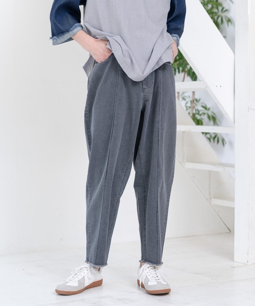 CASPER JOHN（キャスパージョン）の「Cut-off Tapered Denim Pants/カットオフテーパードデニムパンツ（デニムパンツ・メンズ・ホワイト/ライトグレー/サックスブルー・SMALL/MEDIUM/LARGE）」の2枚目の写真