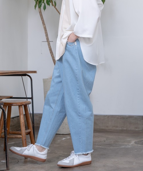 CASPER JOHN（キャスパージョン）の「Cut-off Tapered Denim Pants/カットオフテーパードデニムパンツ（デニムパンツ・メンズ・ホワイト/ライトグレー/サックスブルー・SMALL/MEDIUM/LARGE）」の17枚目の写真
