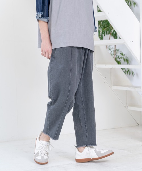 CASPER JOHN（キャスパージョン）の「Cut-off Tapered Denim Pants/カットオフテーパードデニムパンツ（デニムパンツ・メンズ・ホワイト/ライトグレー/サックスブルー・SMALL/MEDIUM/LARGE）」の5枚目の写真