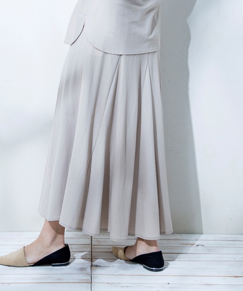 MILLION CARATS（ミリオンカラッツ）の「【接触冷感・UVカット】夏を快適に過ごすための機能素材！裾に向けてボリュームのあるマーメイドラインがスタイルアップして見せてくれるフレアースカート（スカート・レディース・ブラック/ベージュ/ミント・FREE）」の3枚目の写真