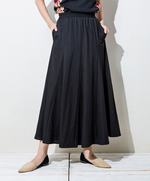 MILLION CARATS（ミリオンカラッツ）の「【接触冷感・UVカット】夏を快適に過ごすための機能素材！裾に向けてボリュームのあるマーメイドラインがスタイルアップして見せてくれるフレアースカート（スカート・レディース・ブラック/ベージュ/ミント・FREE）」の2枚目の写真