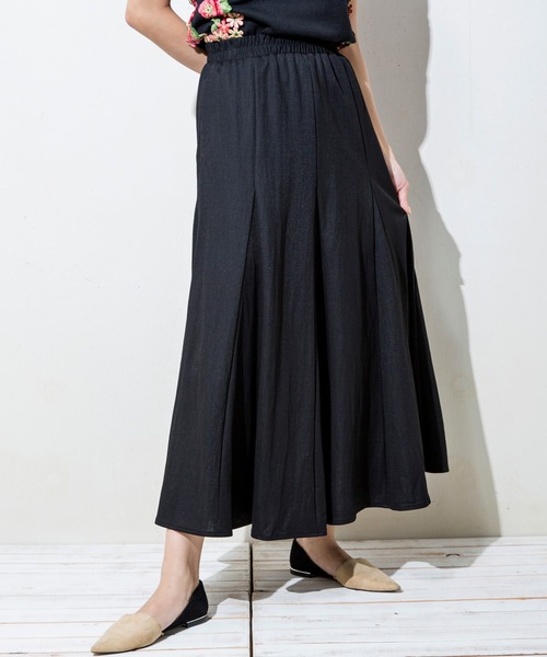 MILLION CARATS（ミリオンカラッツ）の「【接触冷感・UVカット】夏を快適に過ごすための機能素材！裾に向けてボリュームのあるマーメイドラインがスタイルアップして見せてくれるフレアースカート（スカート・レディース・ブラック/ベージュ/ミント・FREE）」の4枚目の写真