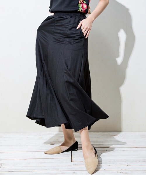 MILLION CARATS（ミリオンカラッツ）の「【接触冷感・UVカット】夏を快適に過ごすための機能素材！裾に向けてボリュームのあるマーメイドラインがスタイルアップして見せてくれるフレアースカート（スカート・レディース・ブラック/ベージュ/ミント・FREE）」の5枚目の写真